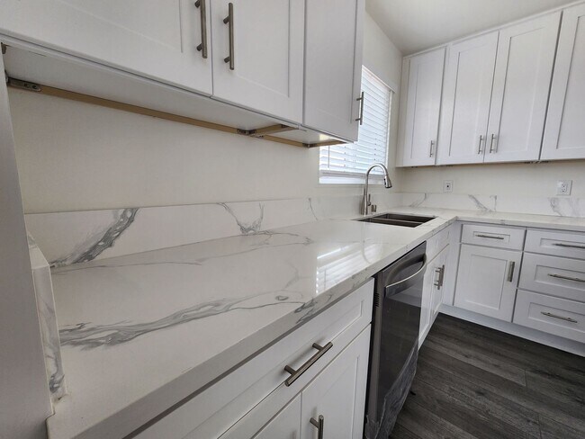 Foto del edificio - Charming 3-Bedroom Home Just 10 Minutes fr...