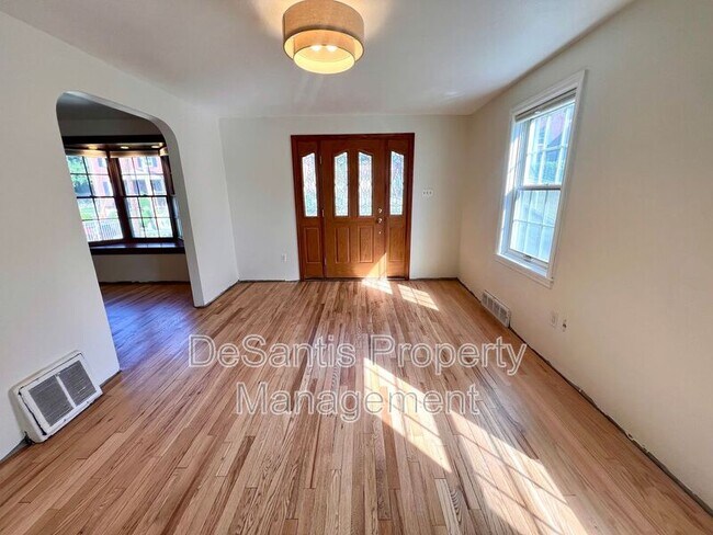 Foto del edificio - 1532 Greencrest Dr
