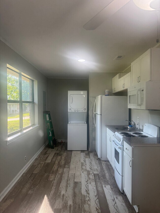 Foto del edificio - 7657 Bethel Rd