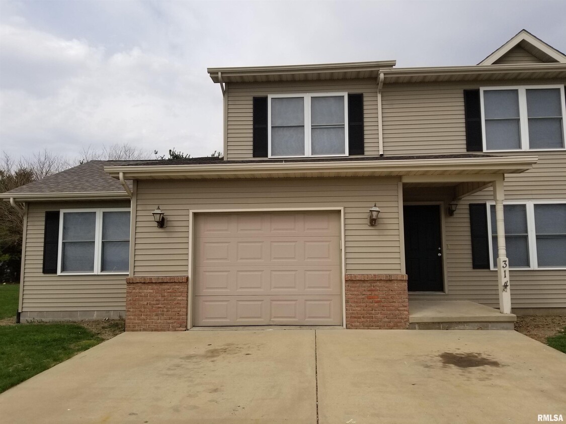 Primary Photo - 314 S Clover Ln