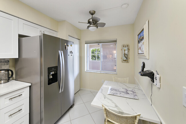 Foto del edificio - 5842 Crystal Shores Dr