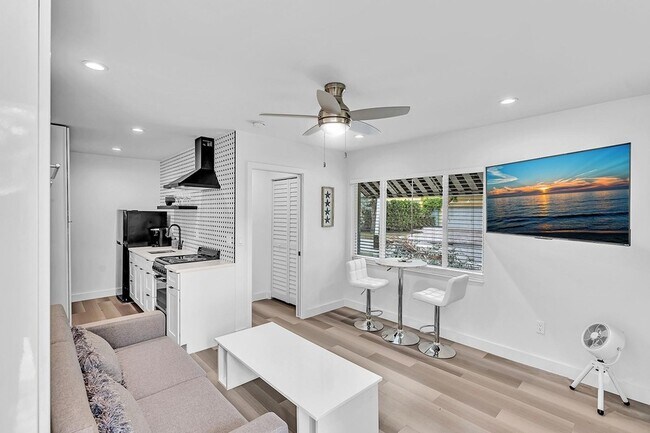 Foto del edificio - 649 NE 16th Terrace