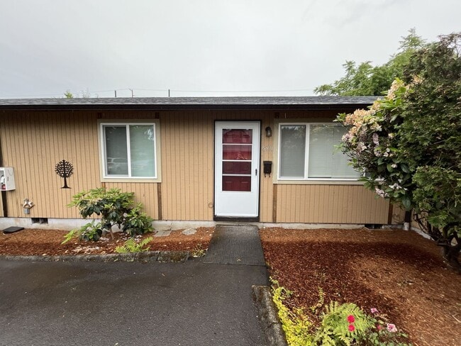 Inviting 2 Bedroom Home with Open Layout, Stainless Steel Appliances & Private Outdoor Retreat - Inviting 2 Bedroom Home with Open Layout, Stainless Steel Appliances & Private Outdoor Retreat