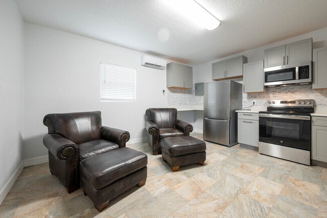 Building Photo - 4810 Shoshone St