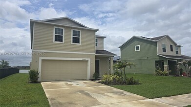Building Photo - 10500 SW Vasari Way