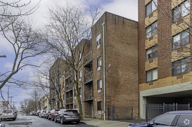 Building Photo - 555 Mclean Ave