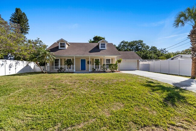 Foto del edificio - Charming Renovated 4BR/3BA Single Family Home