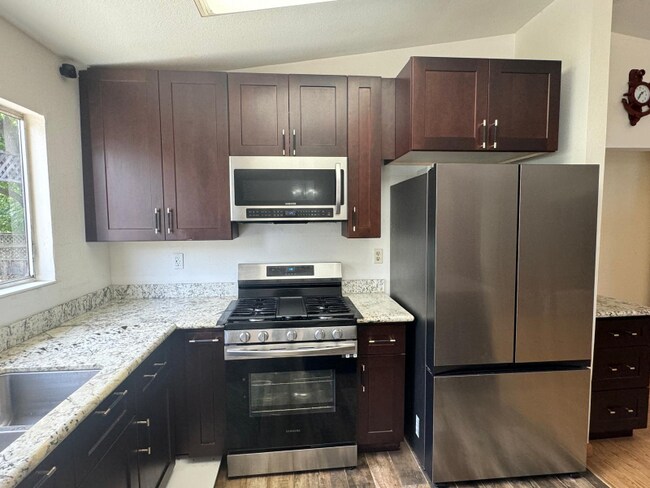 Building Photo - 4876 Fairway Dr
