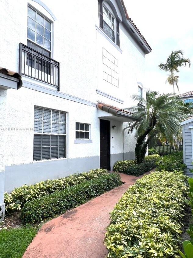 701 SW 148th Ave Unit 115, Davie, FL 33325 Condo for Rent in Davie