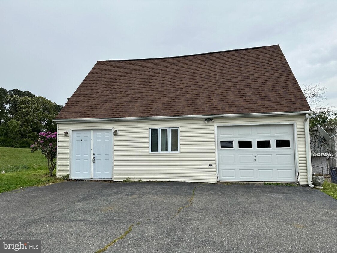 Primary Photo - 28330 Point Lookout Rd