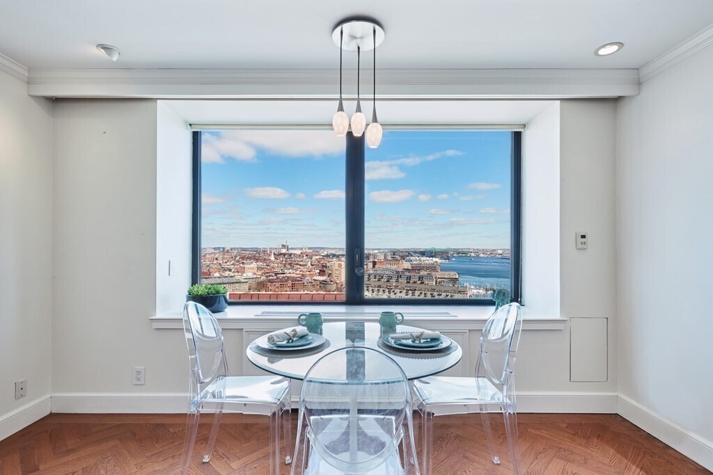 Foto principal - 85 E India Row