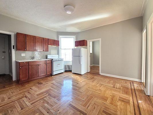 Foto del edificio - 3 bedroom in BRONX NY 10473