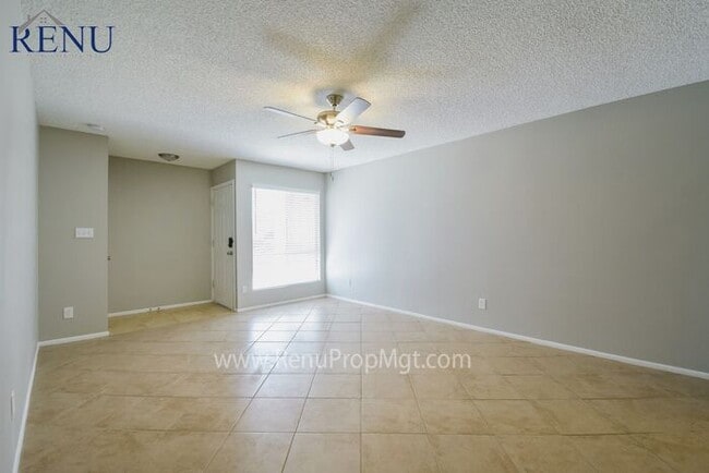 Building Photo - 4 Bed 2 Bath, 2-Car Garage Close to Westga...