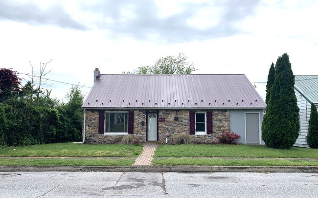 Building Photo - CONTRACT PENDING!!