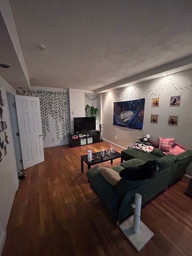 Foto del edificio - 73 Westland Ave