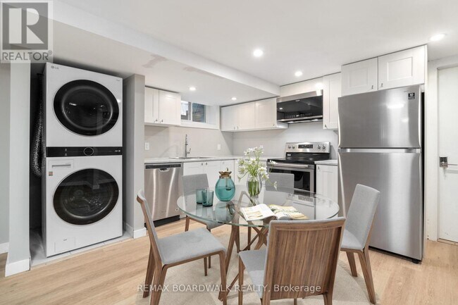 Photo du bâtiment - 948 Parkhurst Blvd