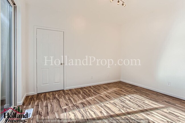 Building Photo - We Just Lowered the price!! Lovely 3 bedroom home in Hillsboro