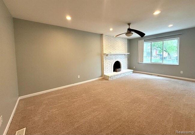 Building Photo - 1625 Lakewood Dr