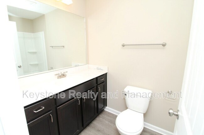 Building Photo - 301 Landrum Pl