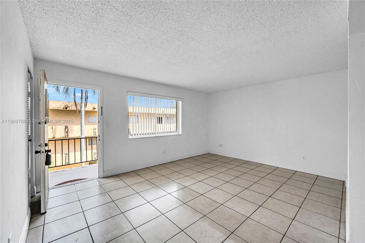 Foto principal - 8401 SW 107th Ave