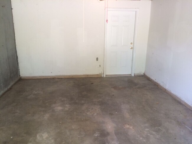 Foto del edificio - 3 Bed 2 Bath Home