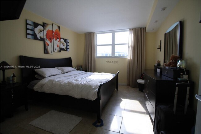 Foto del edificio - 3000 S Ocean Dr