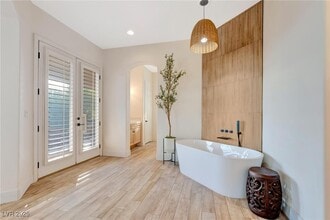 Building Photo - 904 Pont Chartrain Dr