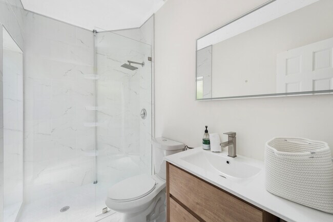 Building Photo - 13010 Biscayne Island Ter