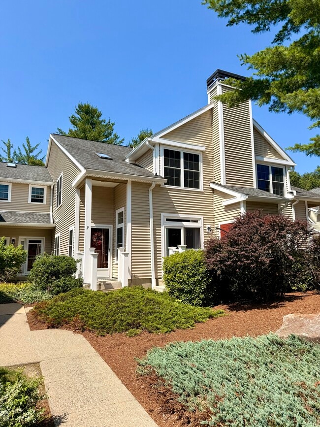 Townhouse private entrance - 11 Devon Club Ln