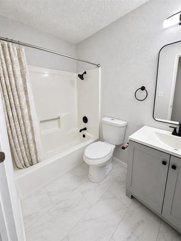 Foto del edificio - 323 Towne House Ln