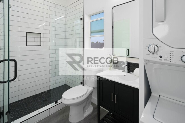 Foto del edificio - 4685 49th St