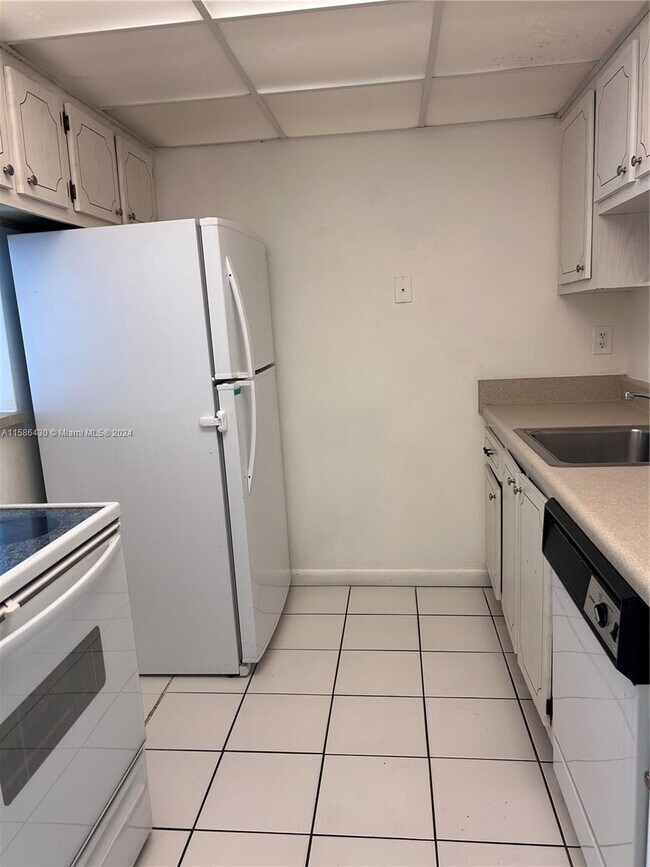 Foto del edificio - 14501 N Kendall Dr