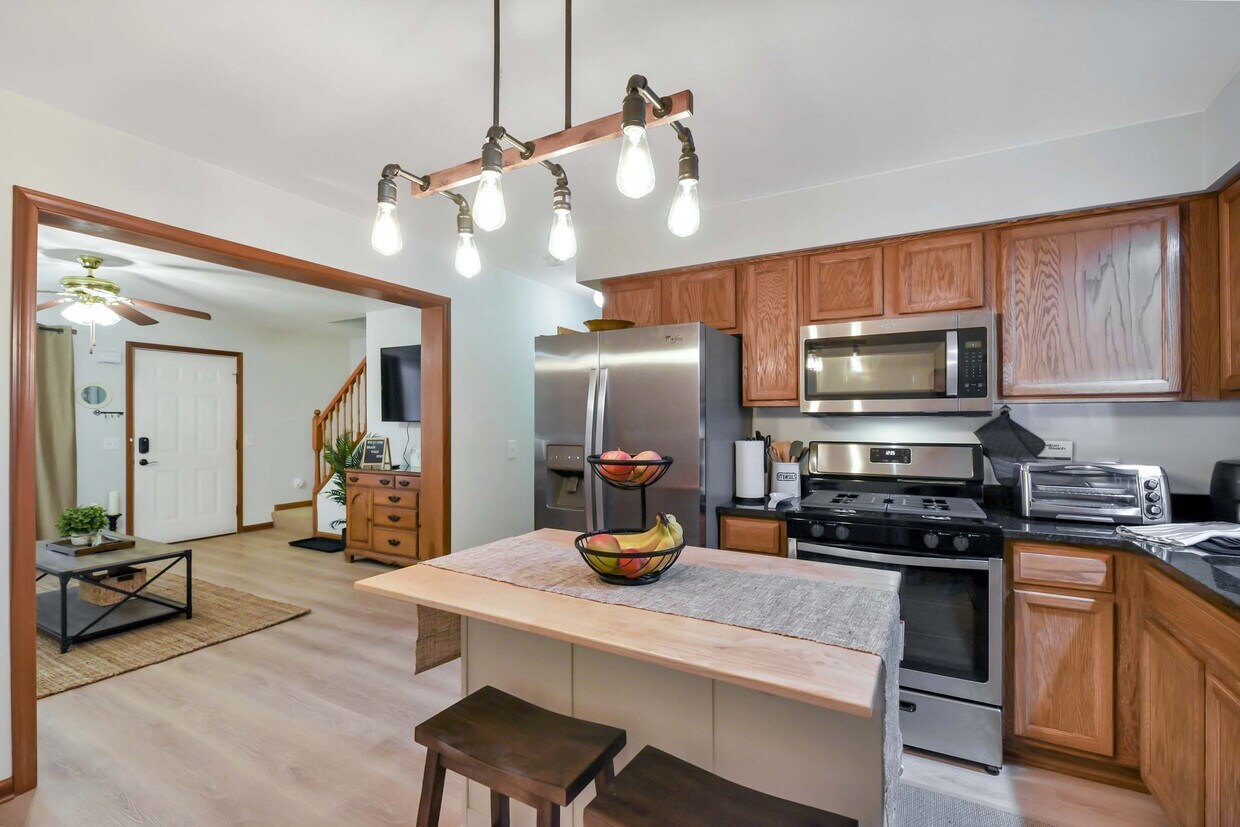 Kitchen - 7735 Ridge Rd