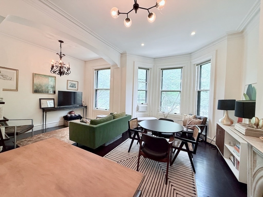 Primary Photo - 70 W Rutland Sq