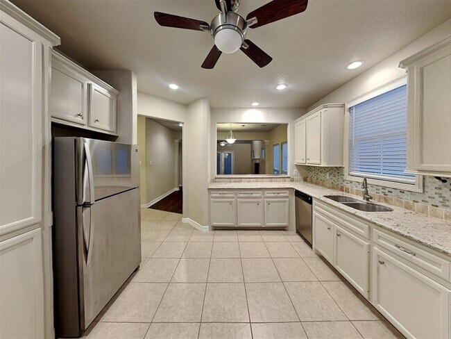 Building Photo - 504 Forest Glen