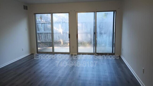 Foto del edificio - 865 Beech Ct