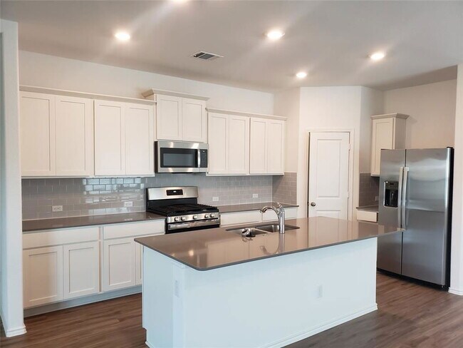 Building Photo - 5820 Bianca Dr