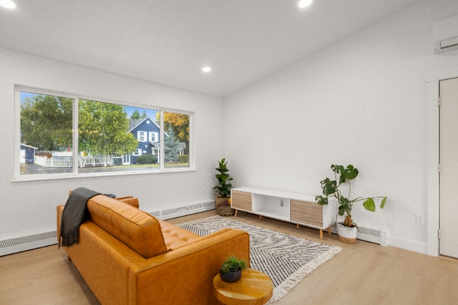 Foto del edificio - 815 Waverly Pl