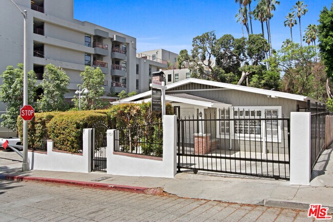 Foto del edificio - 6145 Carlos Ave