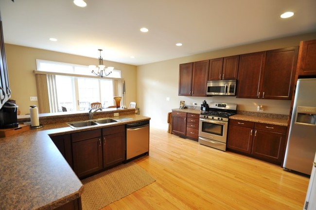Building Photo - 15003 S Preserve Dr