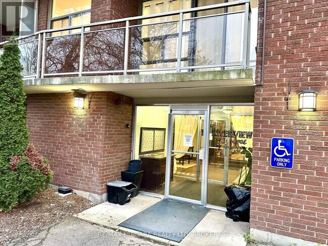 Photo du bâtiment - 7 Riverview Blvd