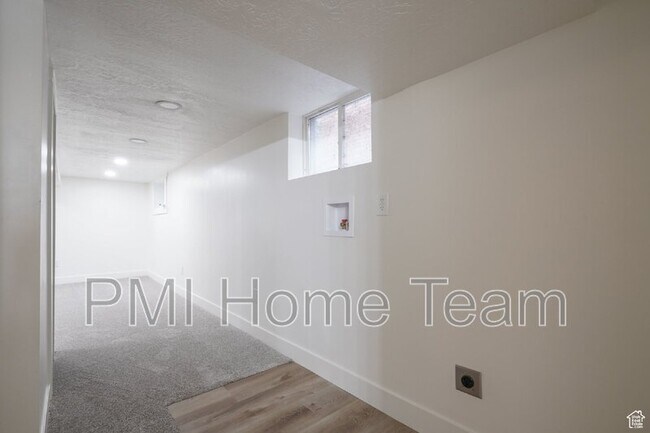 Building Photo - 859 Binford St