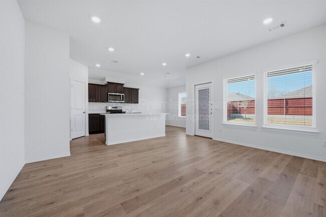 Foto del edificio - 2428 Montgomery St