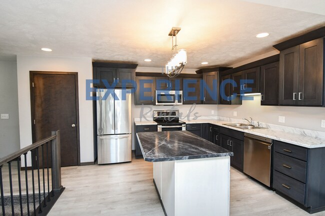 Building Photo - 3704 S Outfield Cir