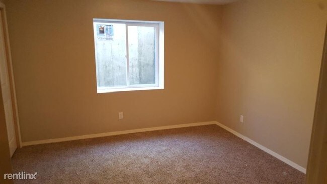 Building Photo - 4 br, 2 bath House - 4121 W Zoo Blvd