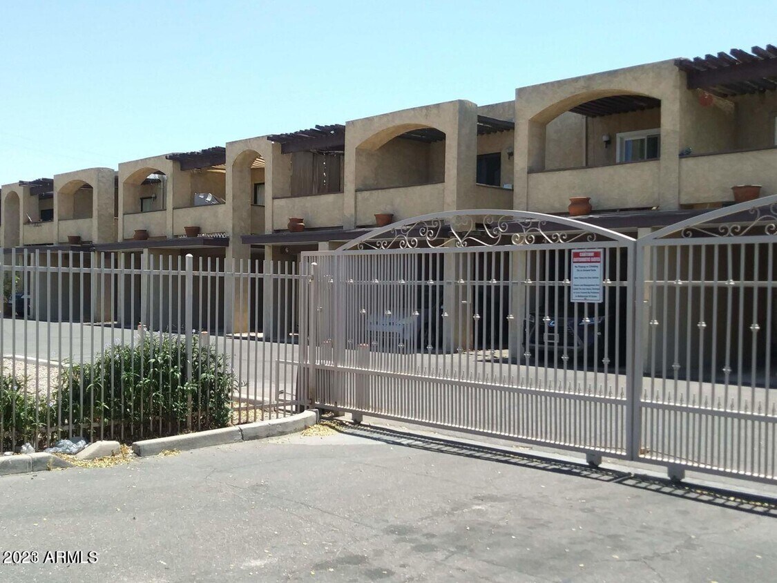 Primary Photo - 4221 E Almeria Rd