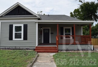 Building Photo - 213 Stafford St