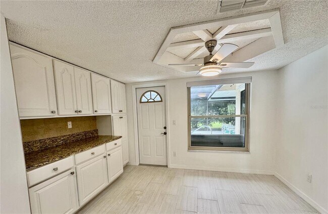 Foto del edificio - 8618 Woodbridge Dr