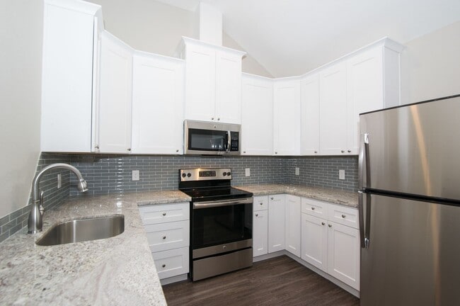 Foto del edificio - ADORABLE 2/1 APARTMENT CLOSE TO CAMPUS! DEC SUBLEASE!