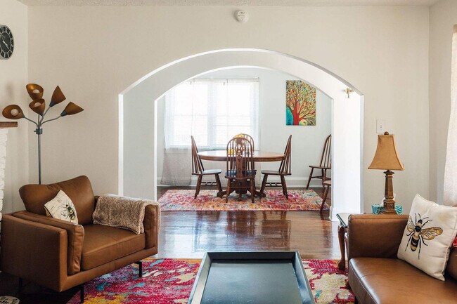 Foto del edificio - 145 Midway St